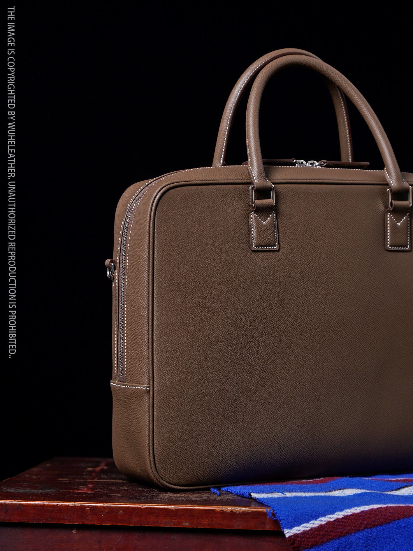 Leather briefcase in black
