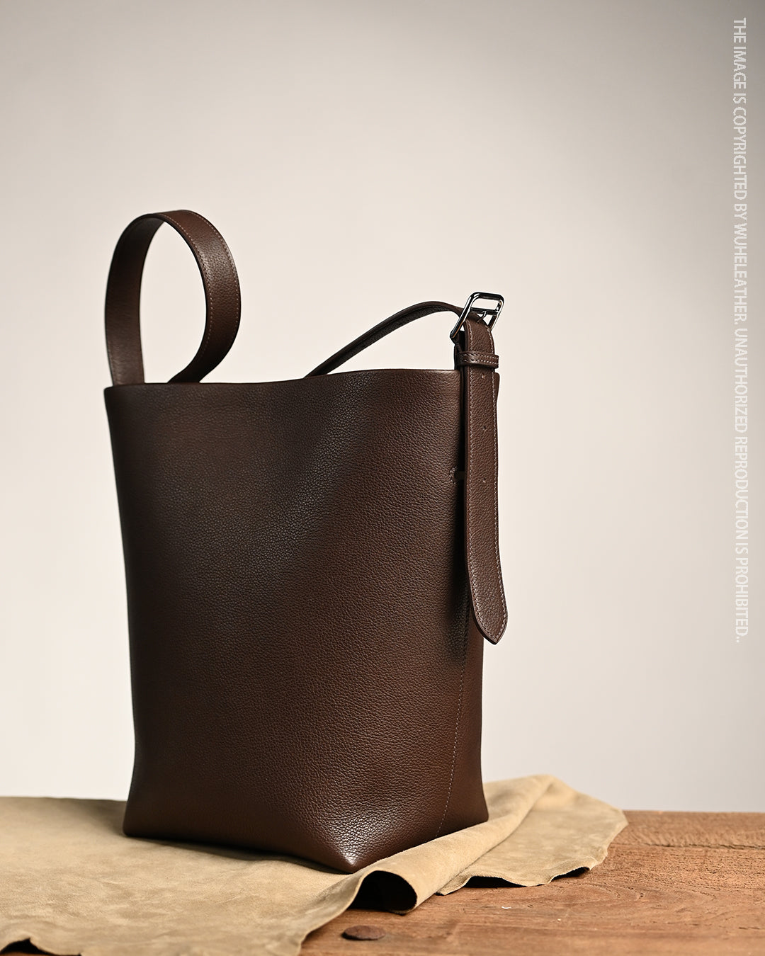 Bucket bag(Barenia Faubourg leather )