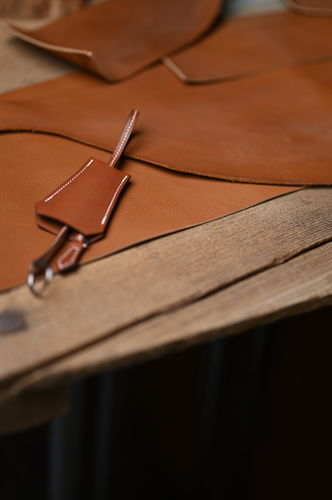 Key wrap with saddle
