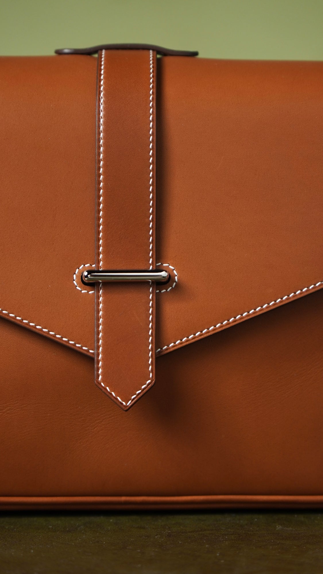 Saddle messenger bag