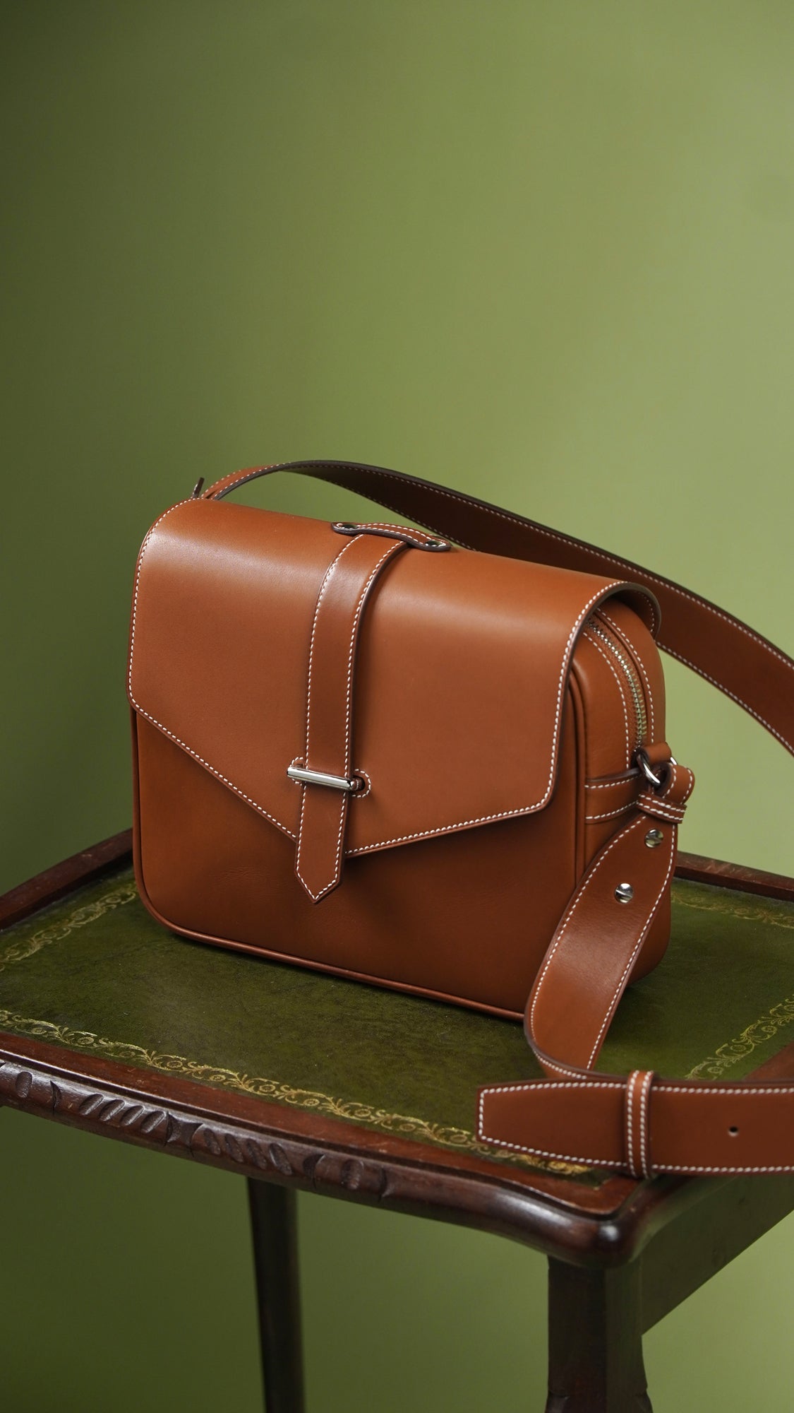 Saddle messenger bag
