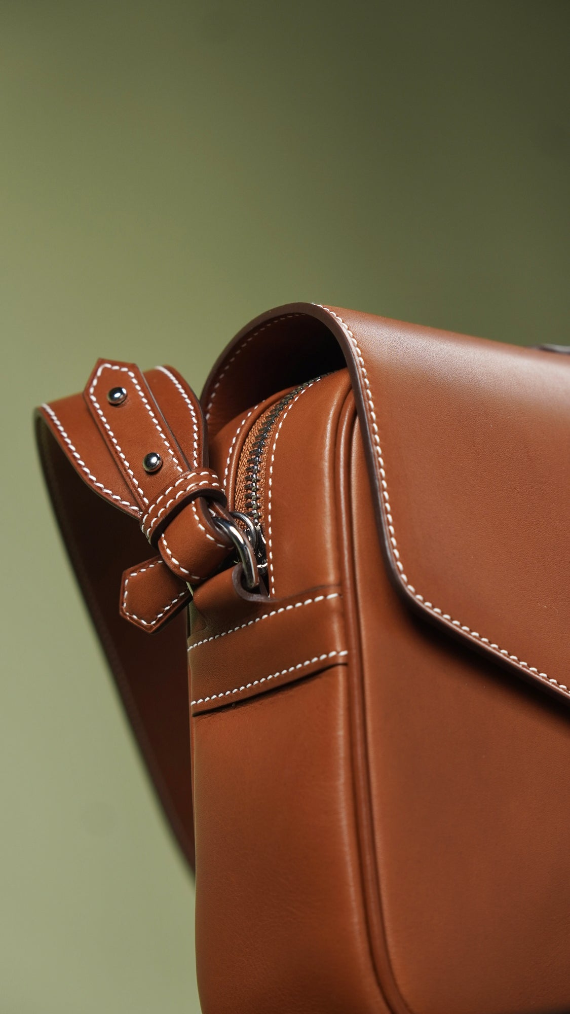 Saddle messenger bag