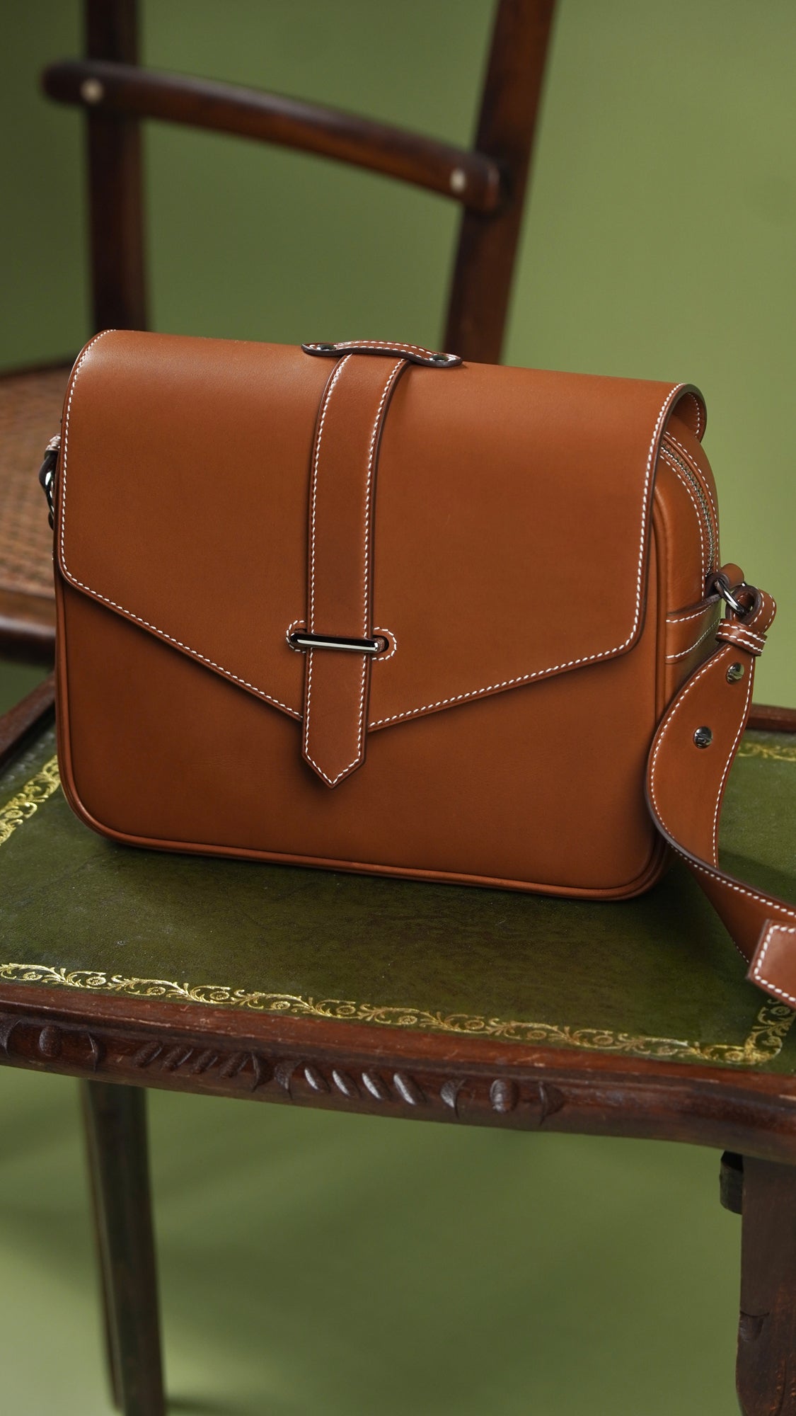 Saddle messenger bag
