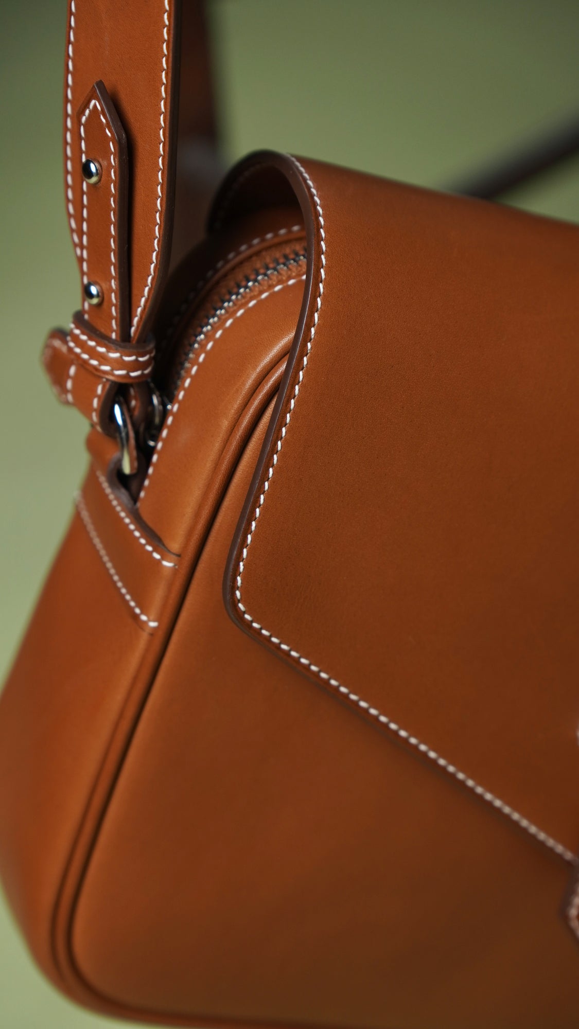 Saddle messenger bag