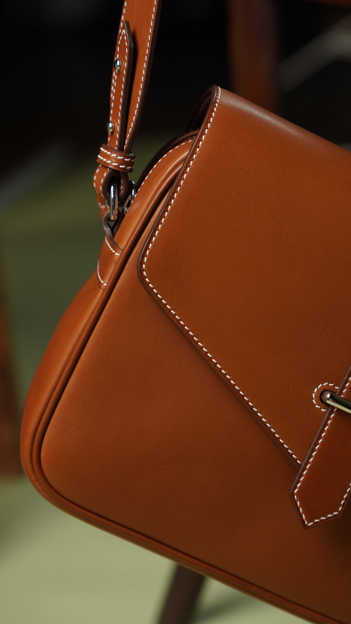 Saddle messenger bag