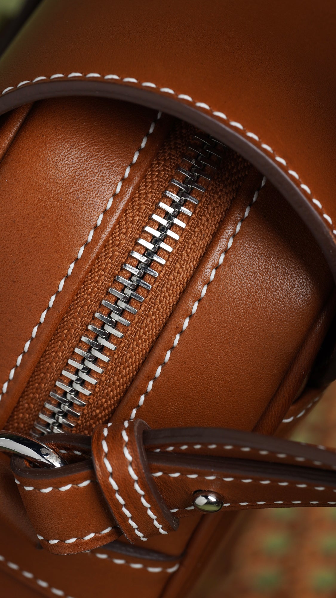 Saddle messenger bag