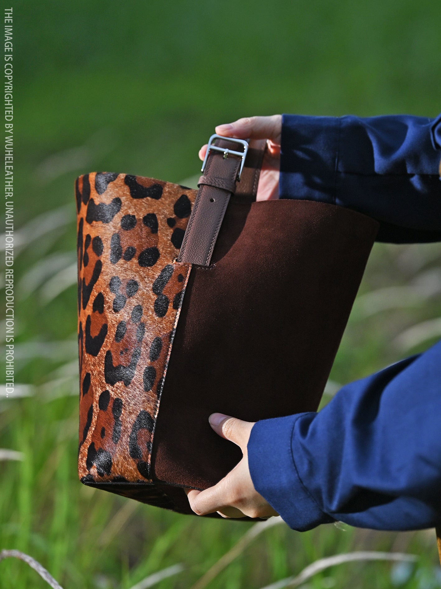 Bucket bag||Autumn/Winter Limited Edition Suede Calfskin