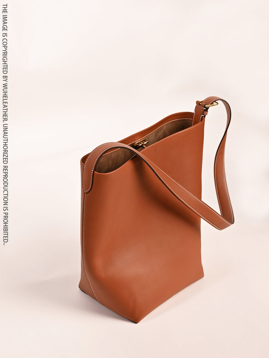 Bucket bag||Italian calfskin