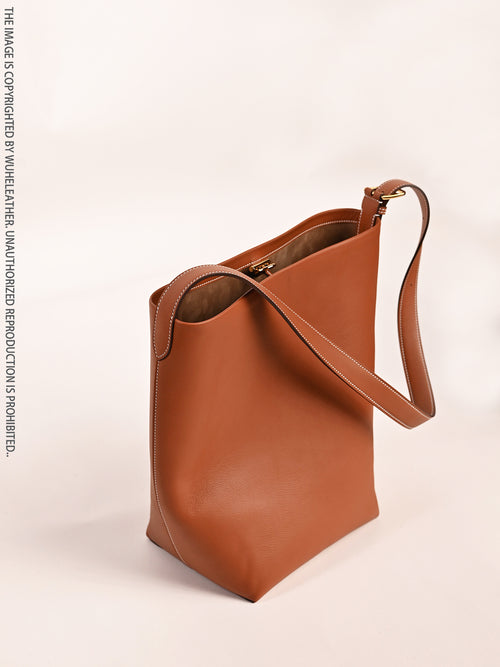 Bucket bag||Italian calfskin