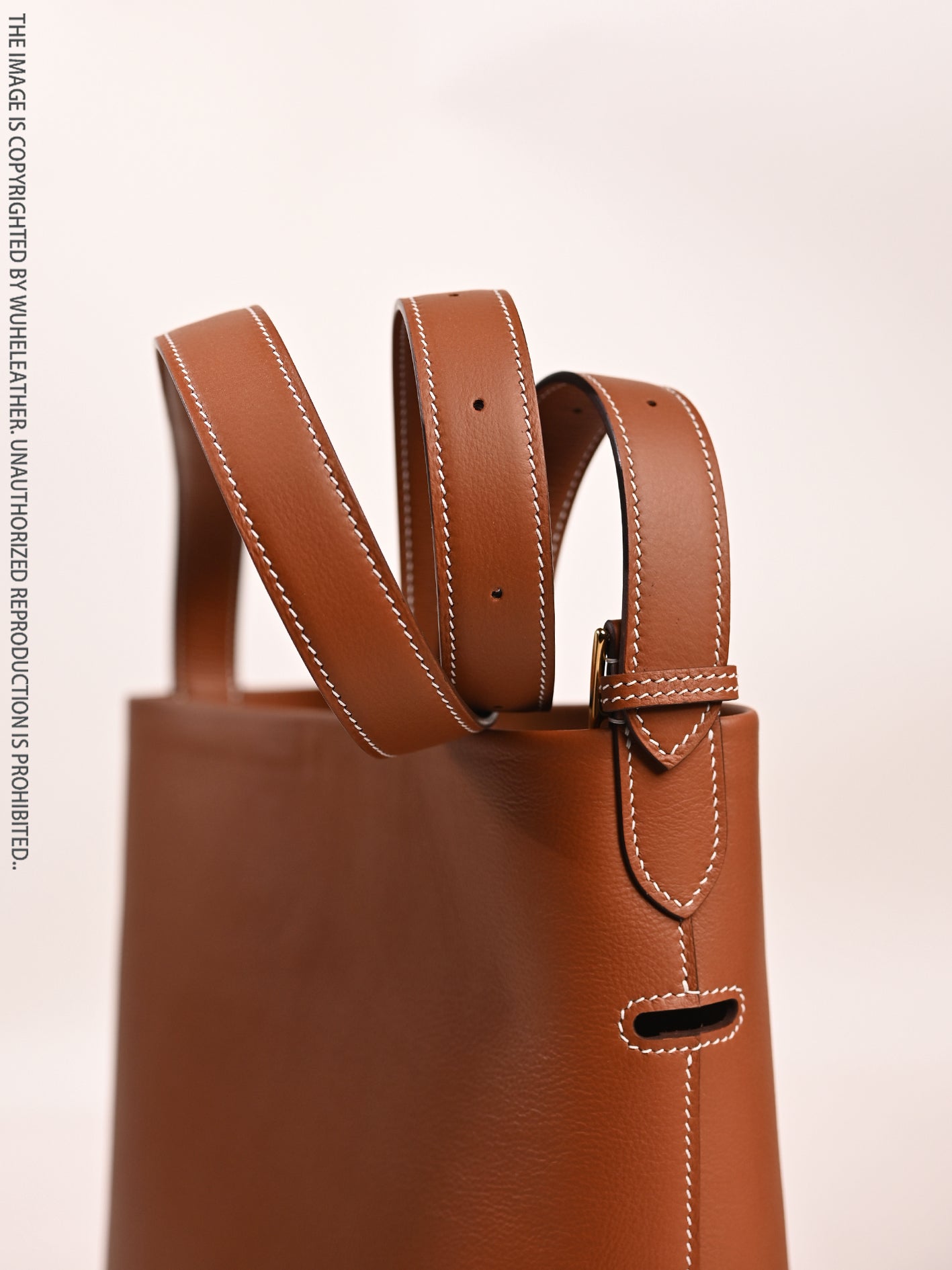 Bucket bag||Italian calfskin