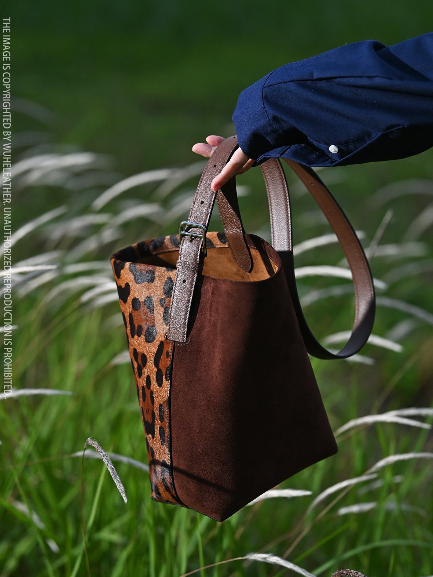Bucket bag||Autumn/Winter Limited Edition Suede Calfskin