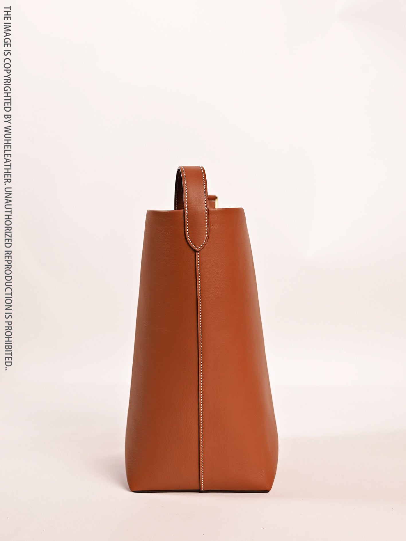 Bucket bag||Italian calfskin