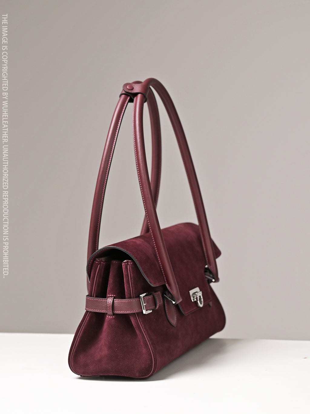 WUHE||Horseshoe Clasp baguette bag×suede calfskin