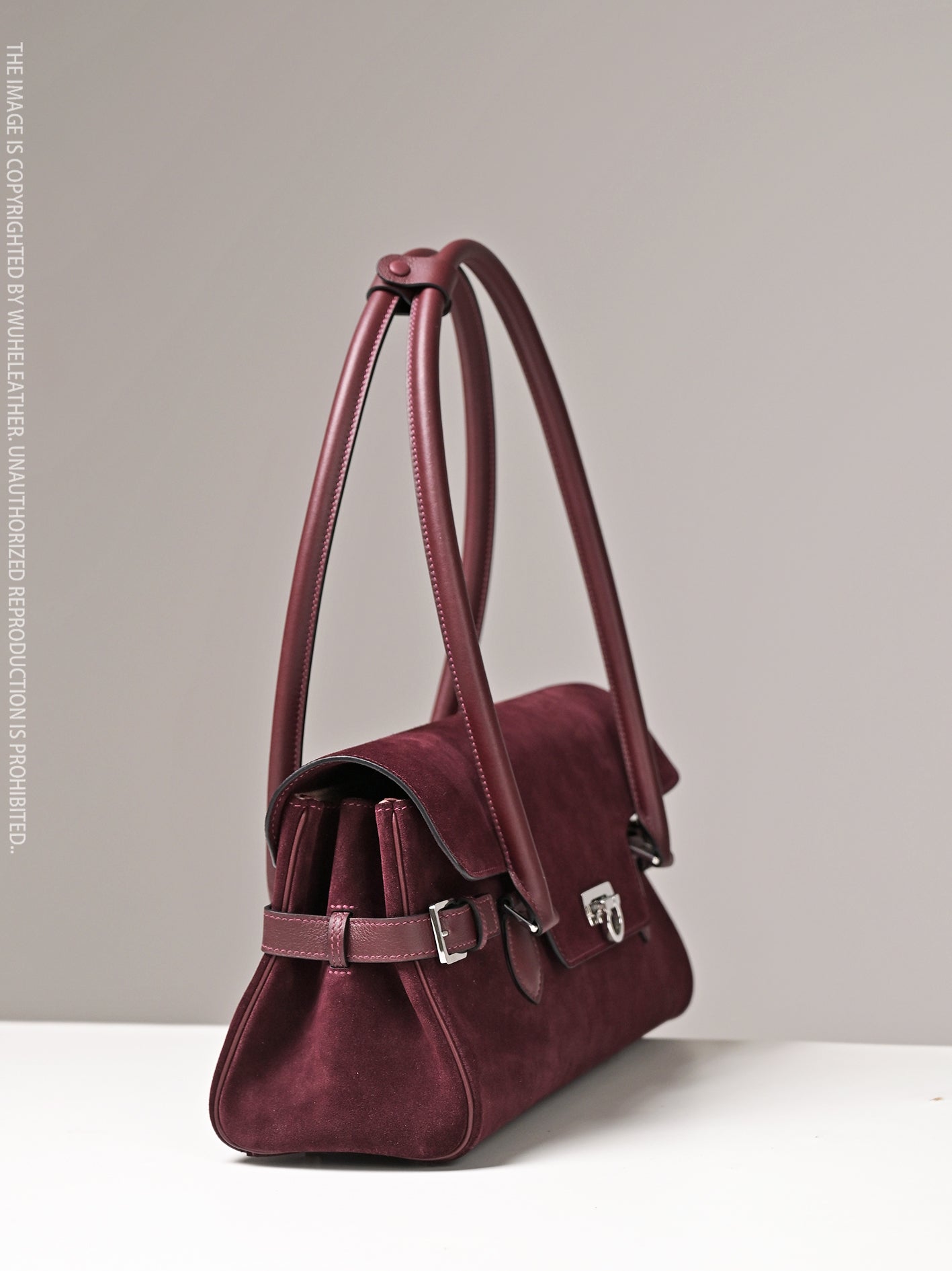 WUHE||Horseshoe Clasp baguette bag×suede calfskin