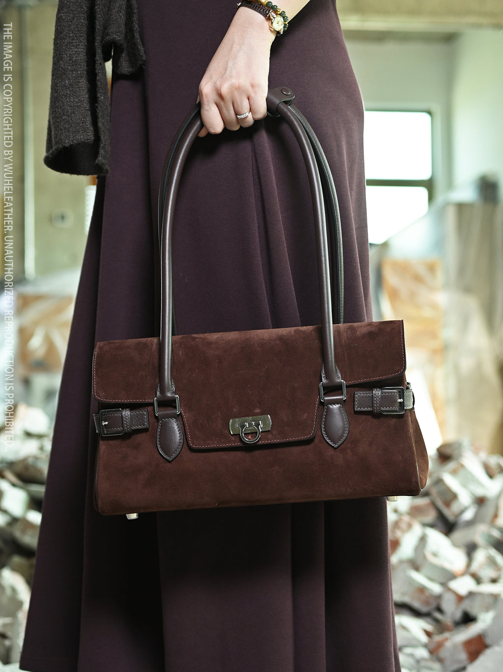 WUHE||Horseshoe Clasp baguette bag×suede calfskin