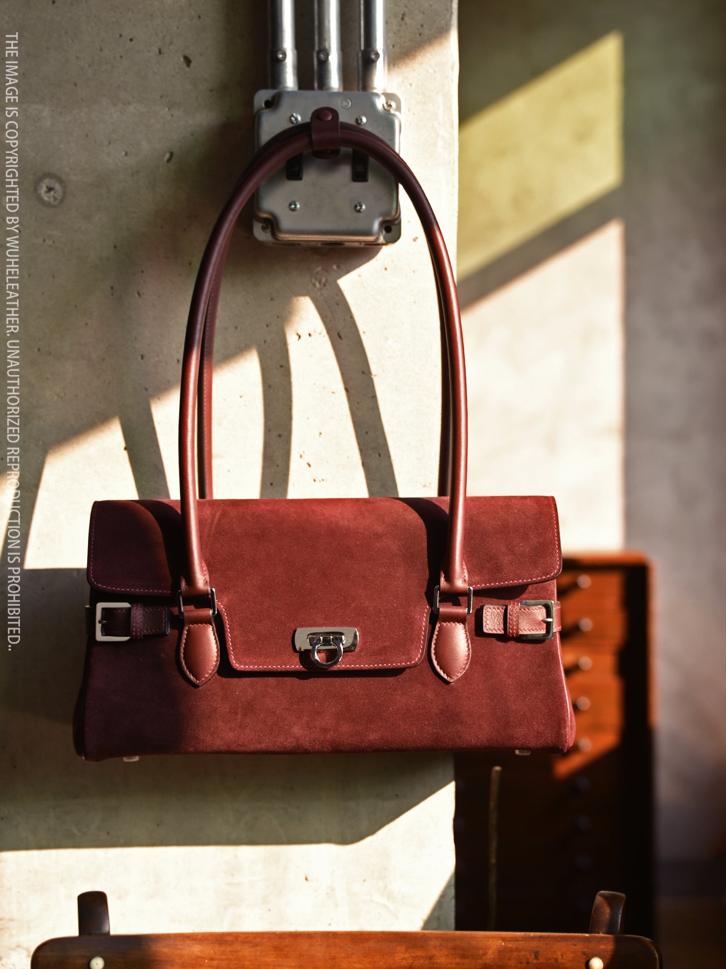 WUHE||Horseshoe Clasp baguette bag×suede calfskin