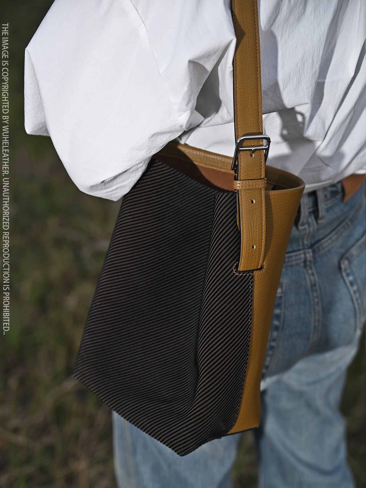 Bucket bag||Autumn/Winter Limited Edition Suede Calfskin