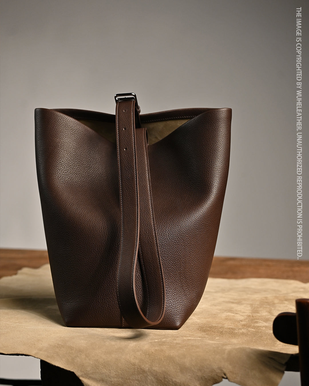 Bucket bag（Barenia Faubourg leather ）