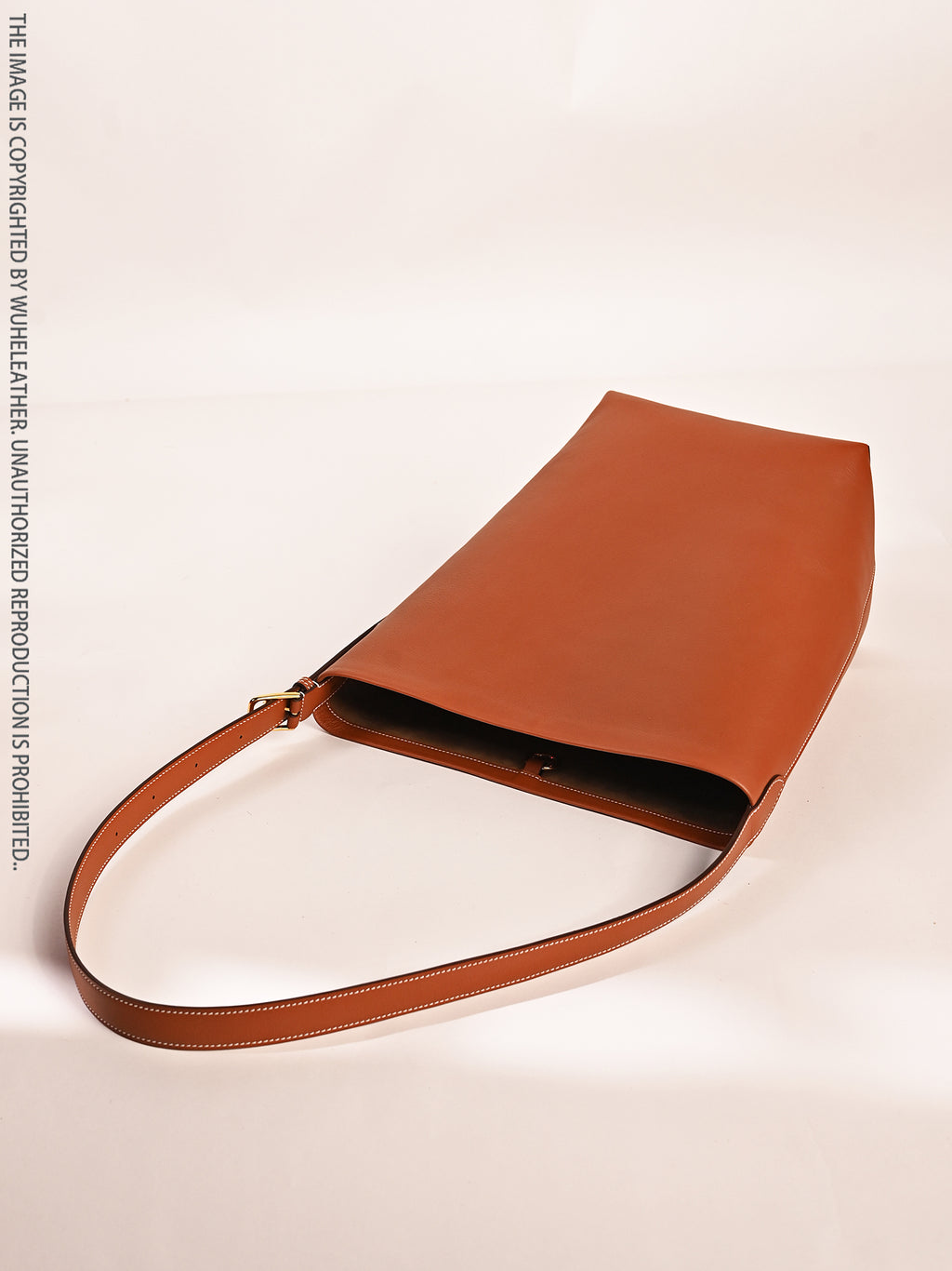 Bucket bag||Italian calfskin