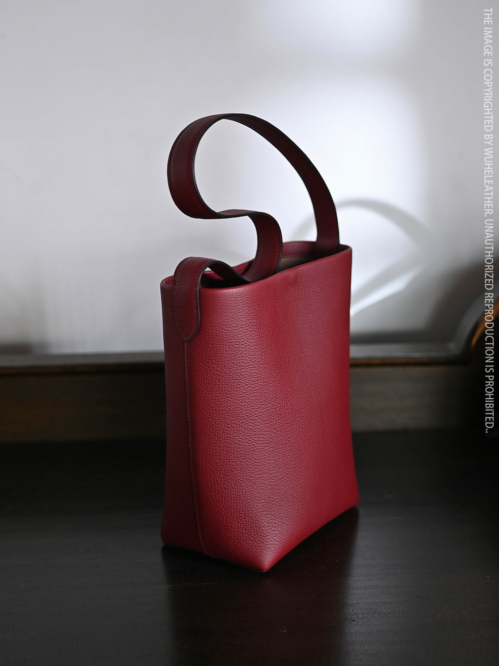 Bucket bag||Italian calfskin
