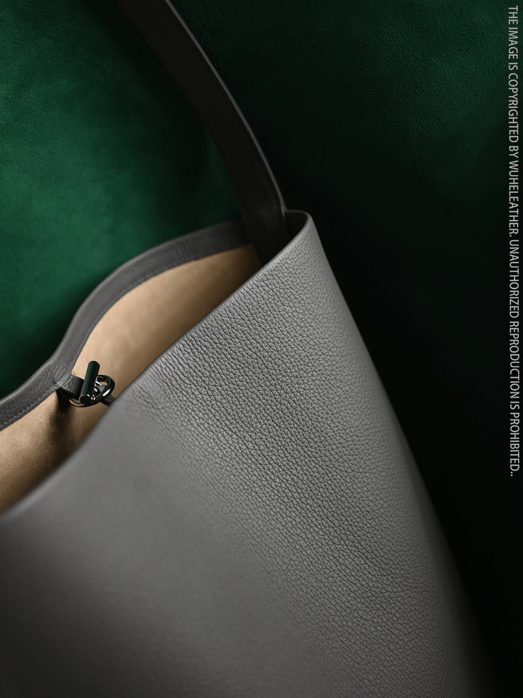 Bucket bag||Italian calfskin