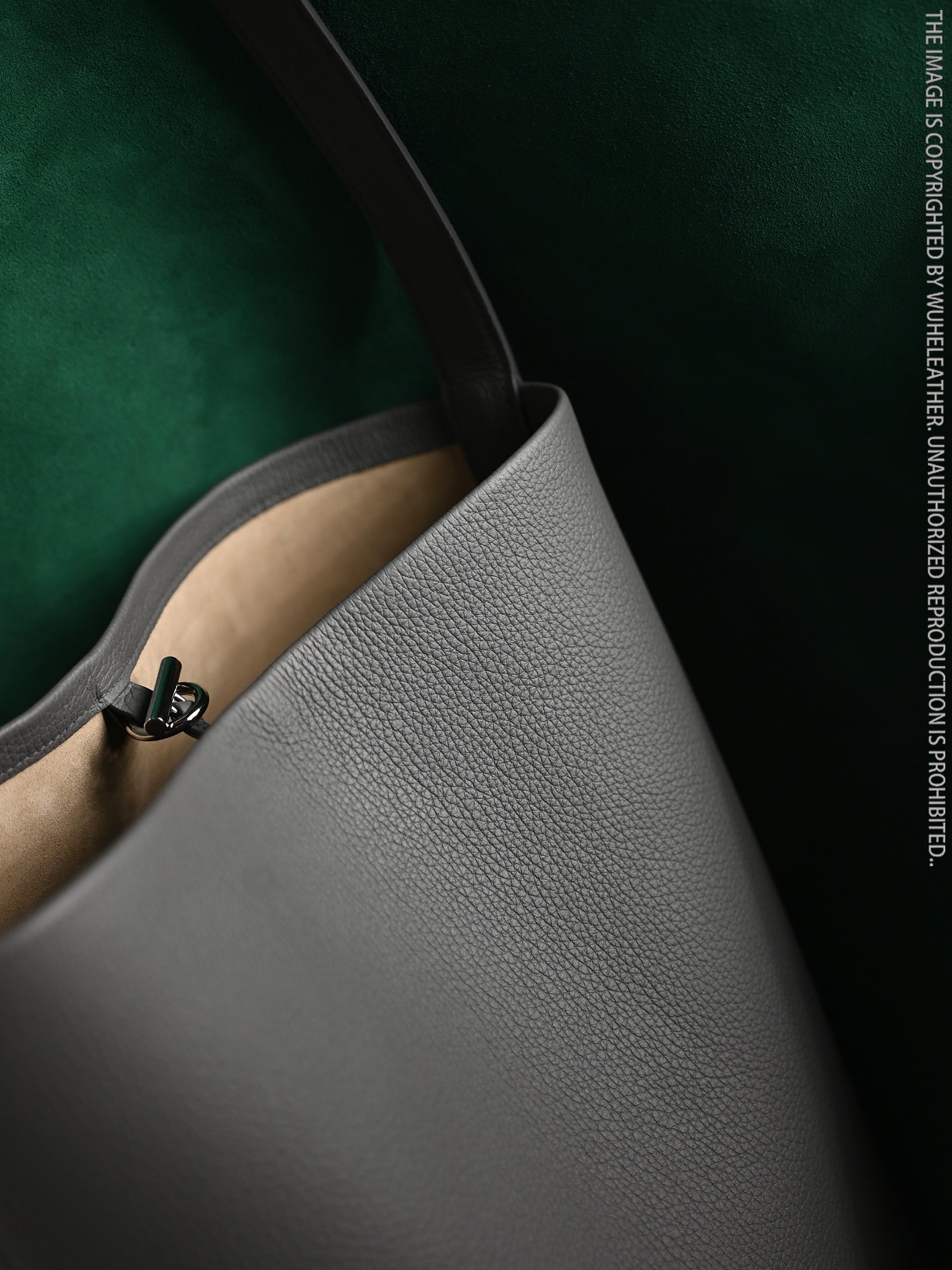 Bucket bag||Italian calfskin