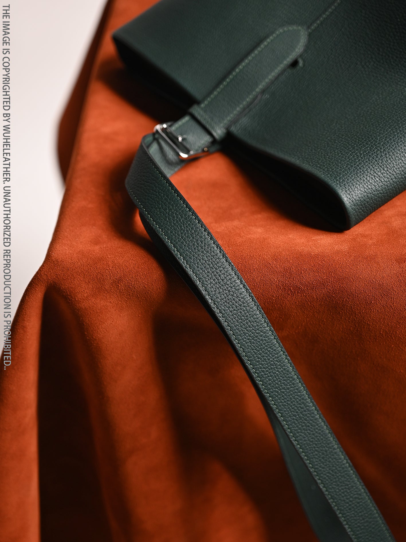 Bucket bag||Italian calfskin