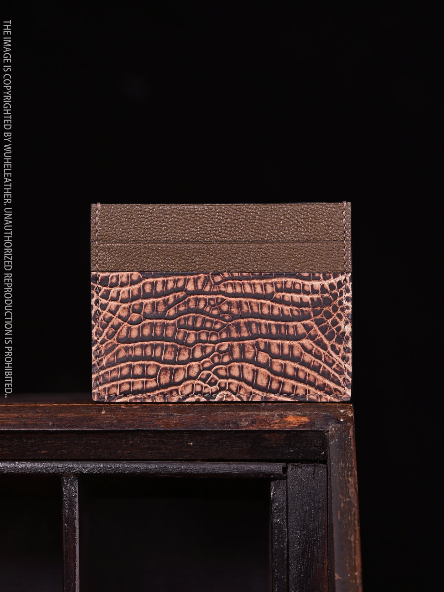 One-piece card holder