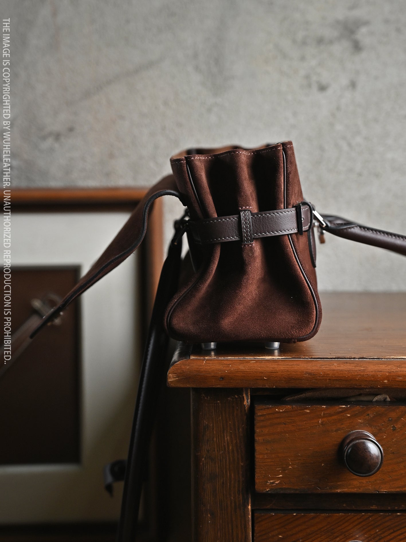 WUHE||Horseshoe Clasp baguette bag×suede calfskin