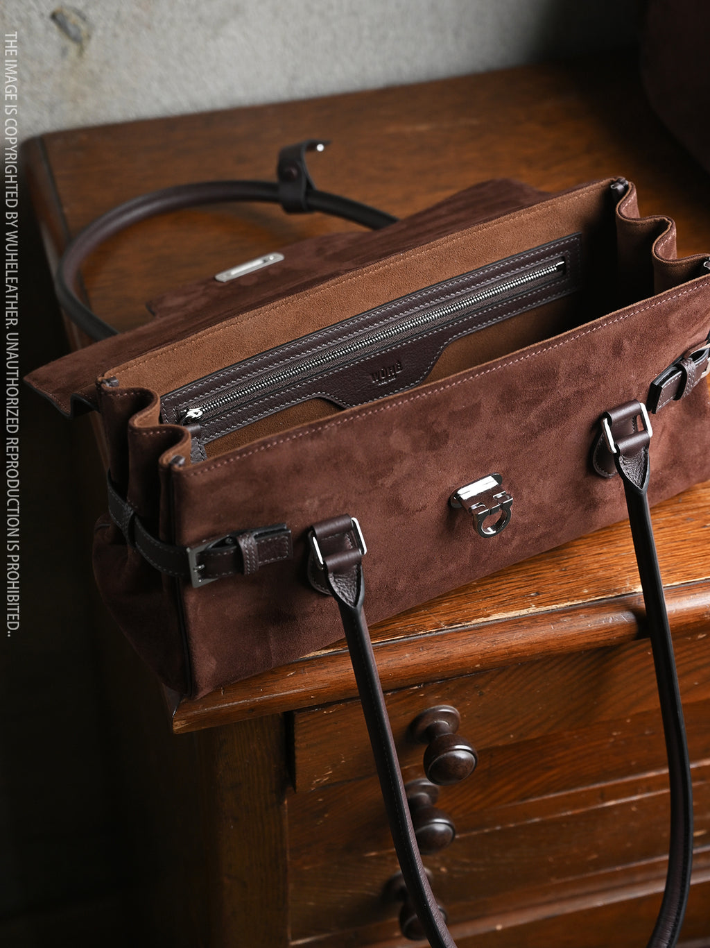 WUHE||Horseshoe Clasp baguette bag×suede calfskin