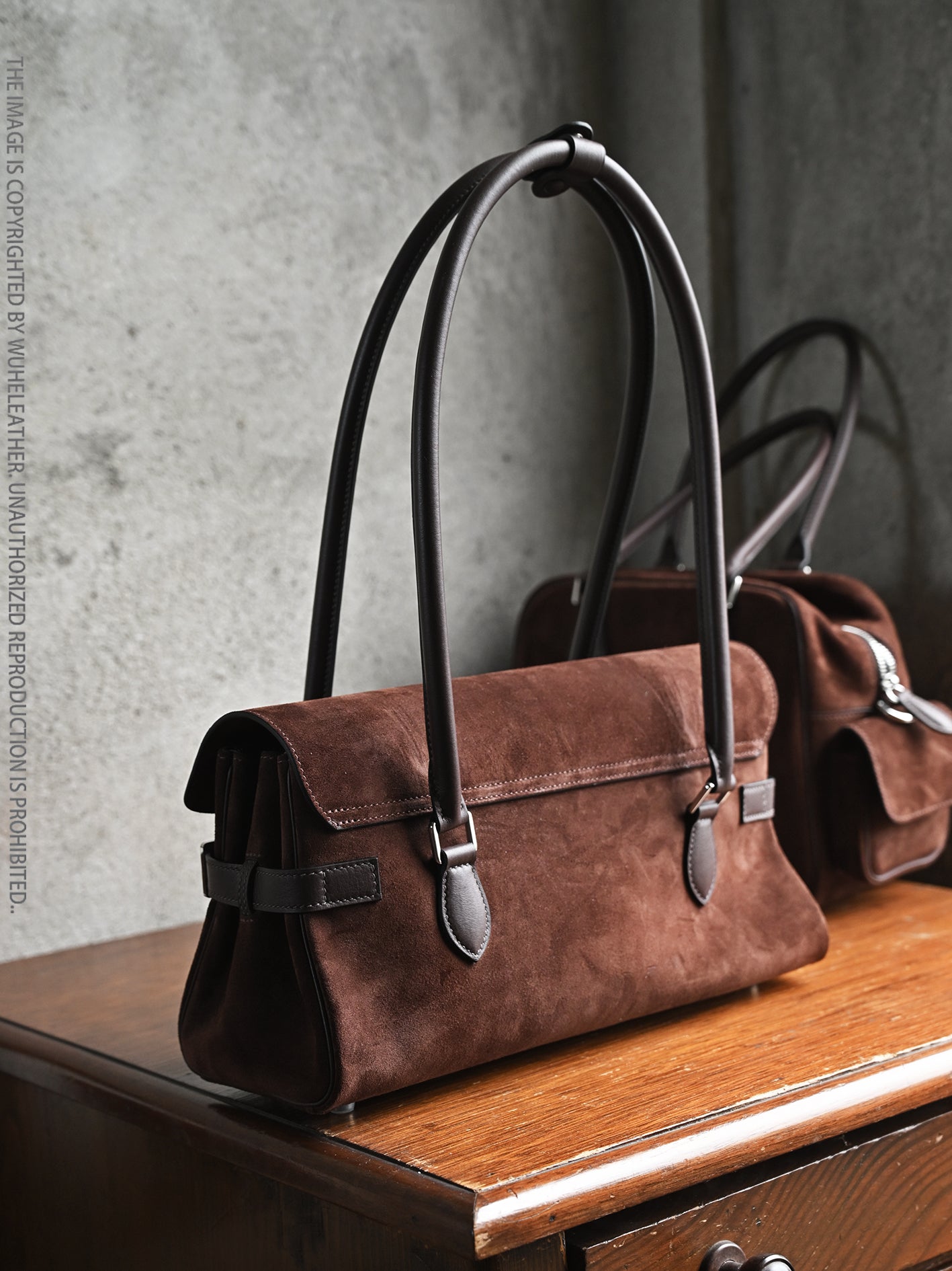 WUHE||Horseshoe Clasp baguette bag×suede calfskin