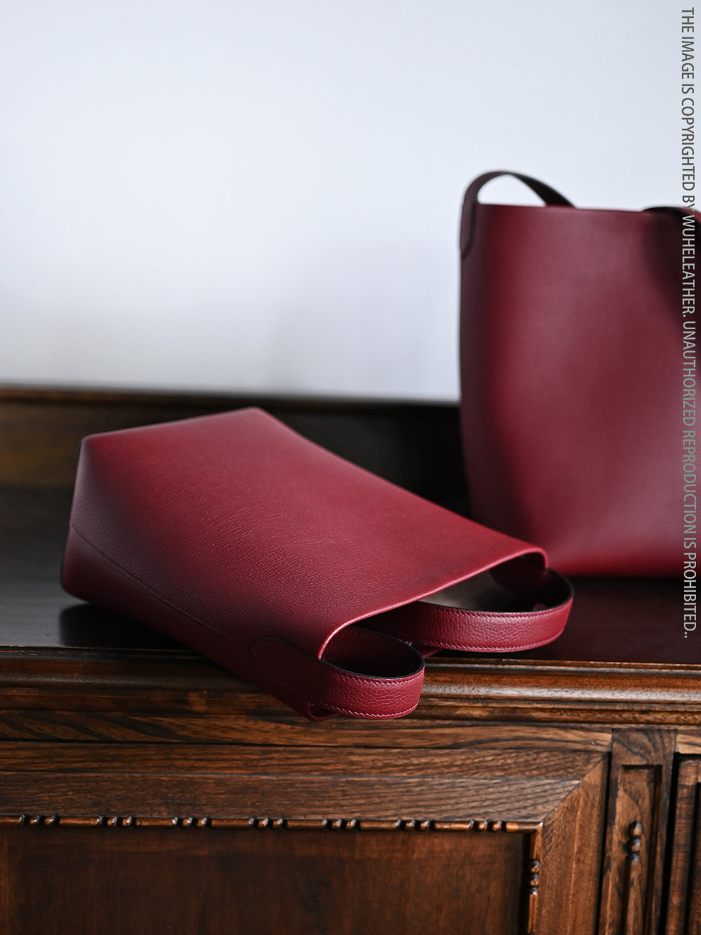 Bucket bag||Italian calfskin