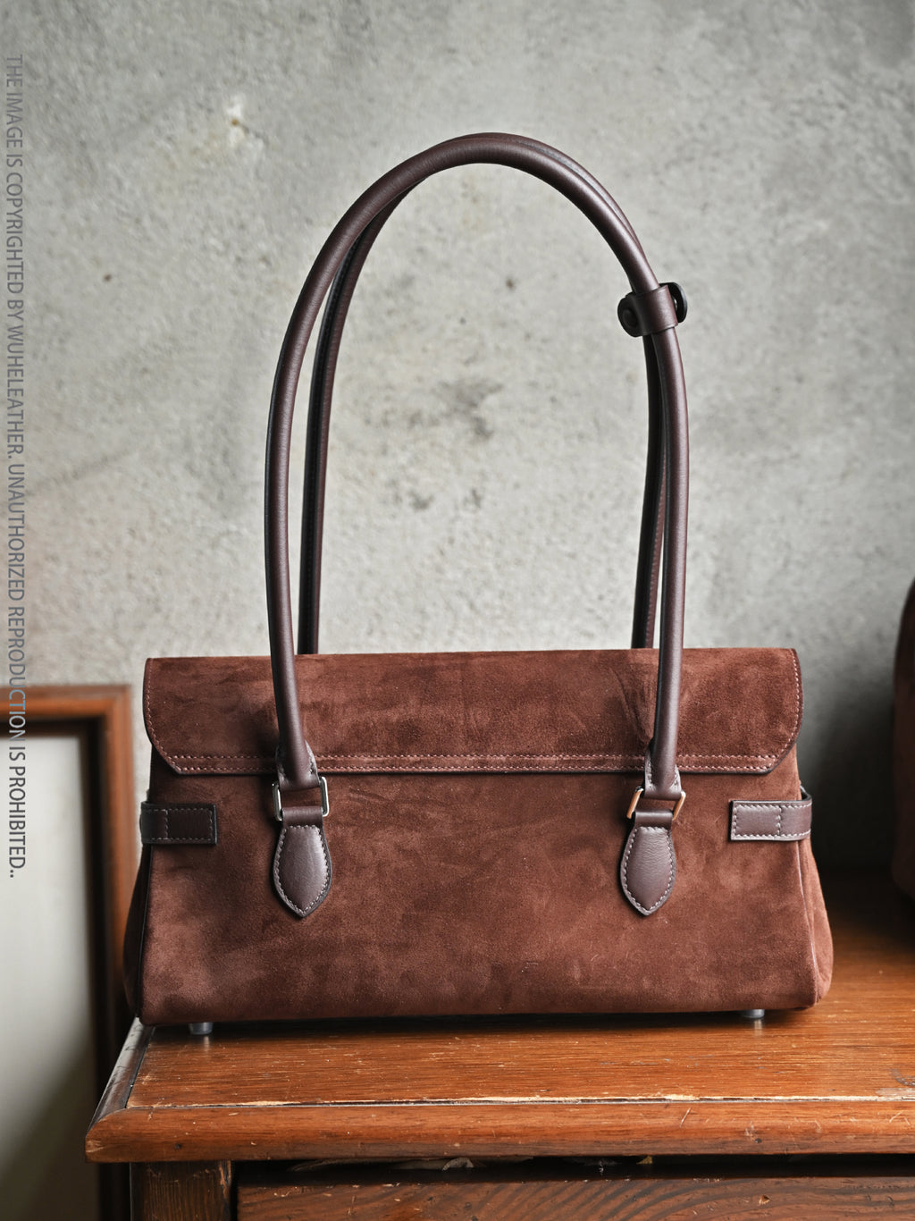 WUHE||Horseshoe Clasp baguette bag×suede calfskin