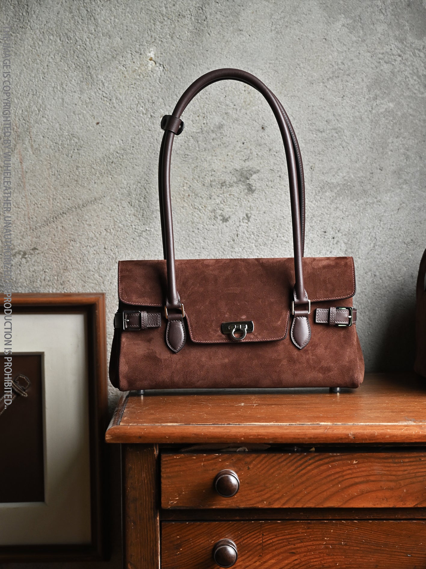 WUHE||Horseshoe Clasp baguette bag×suede calfskin