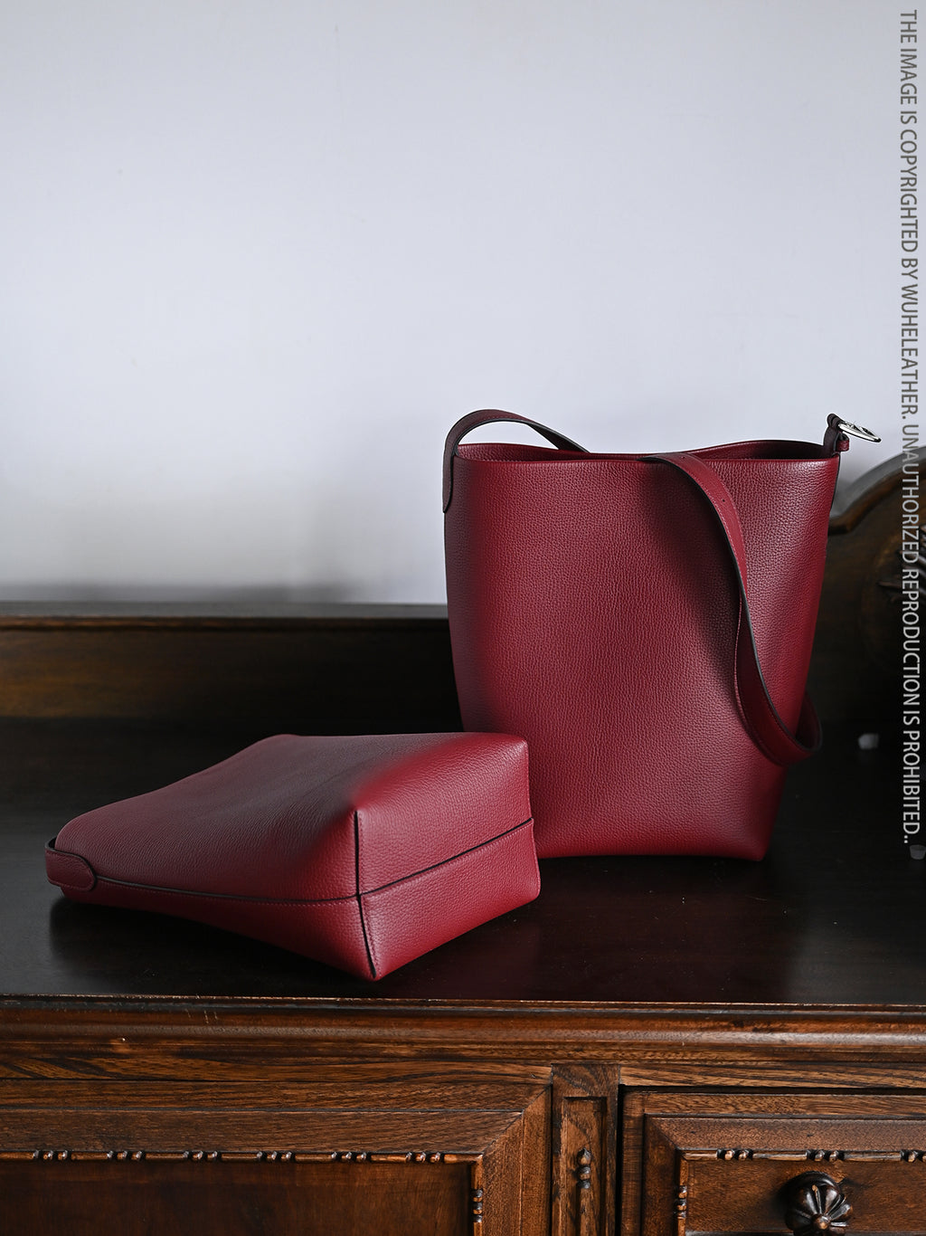 Bucket bag||Italian calfskin