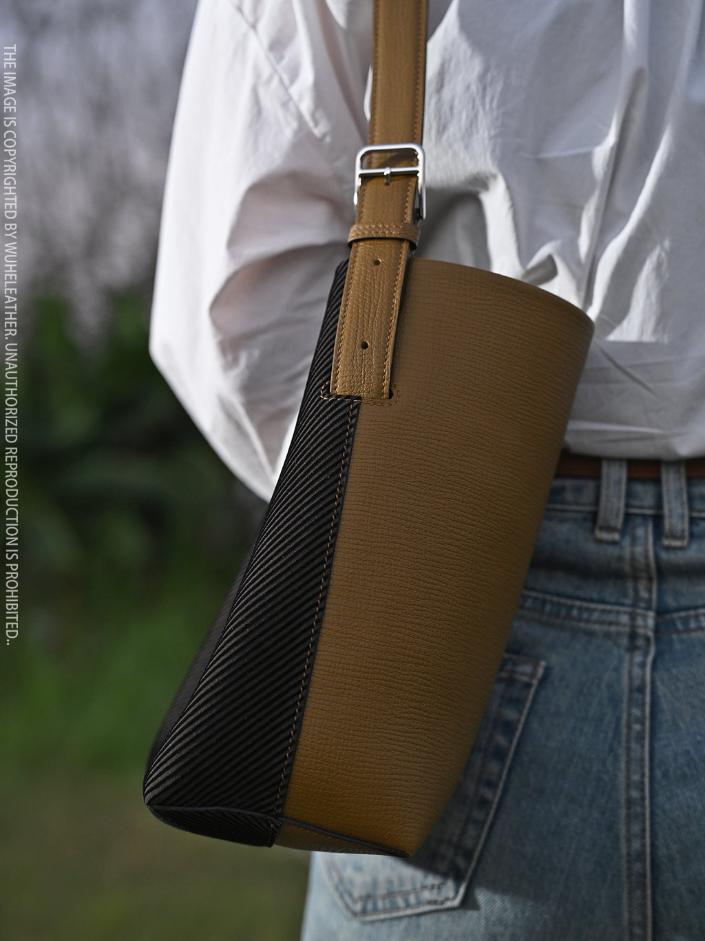 Bucket bag||Autumn/Winter Limited Edition Suede Calfskin