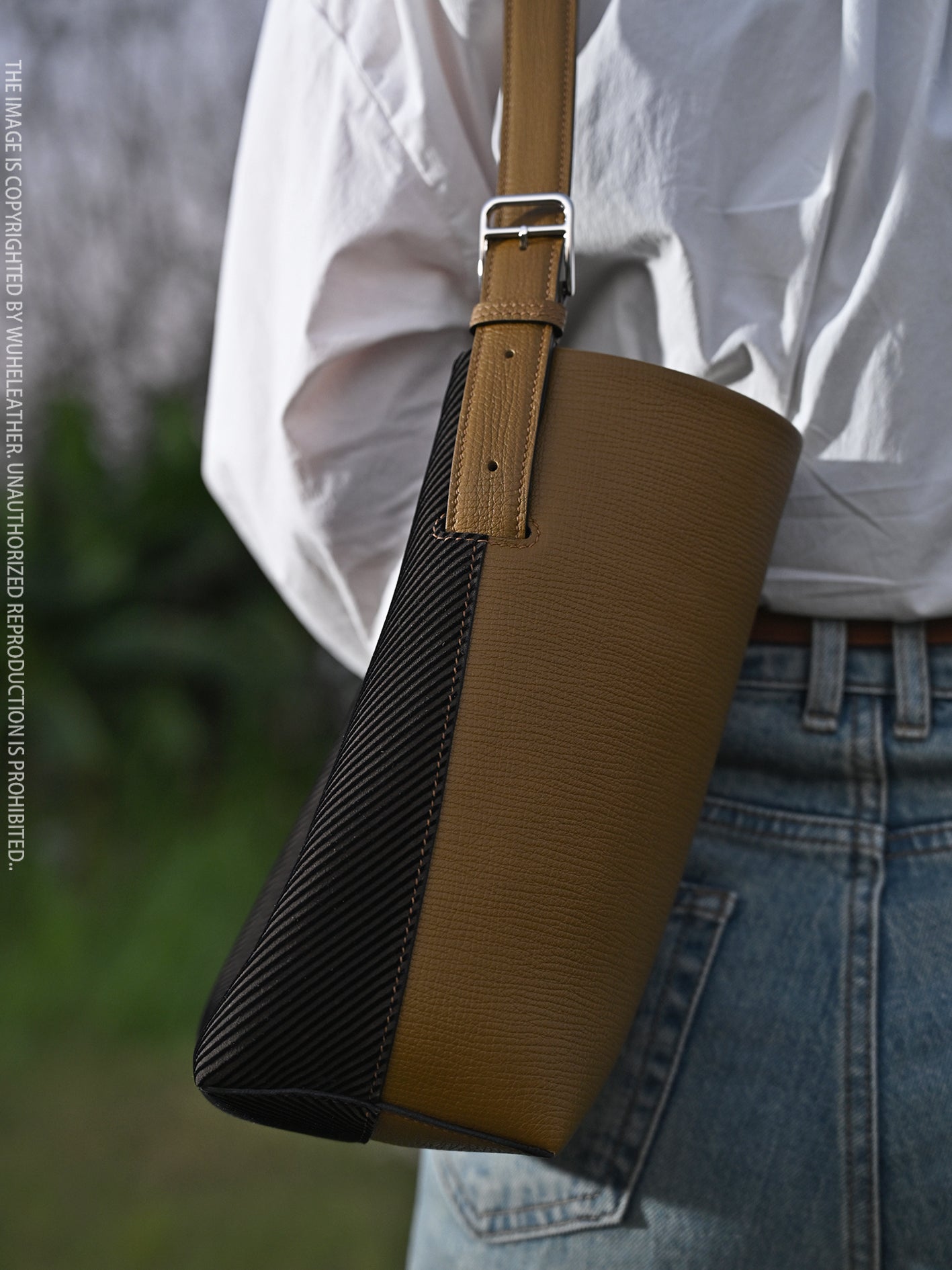 Bucket bag||Autumn/Winter Limited Edition Suede Calfskin