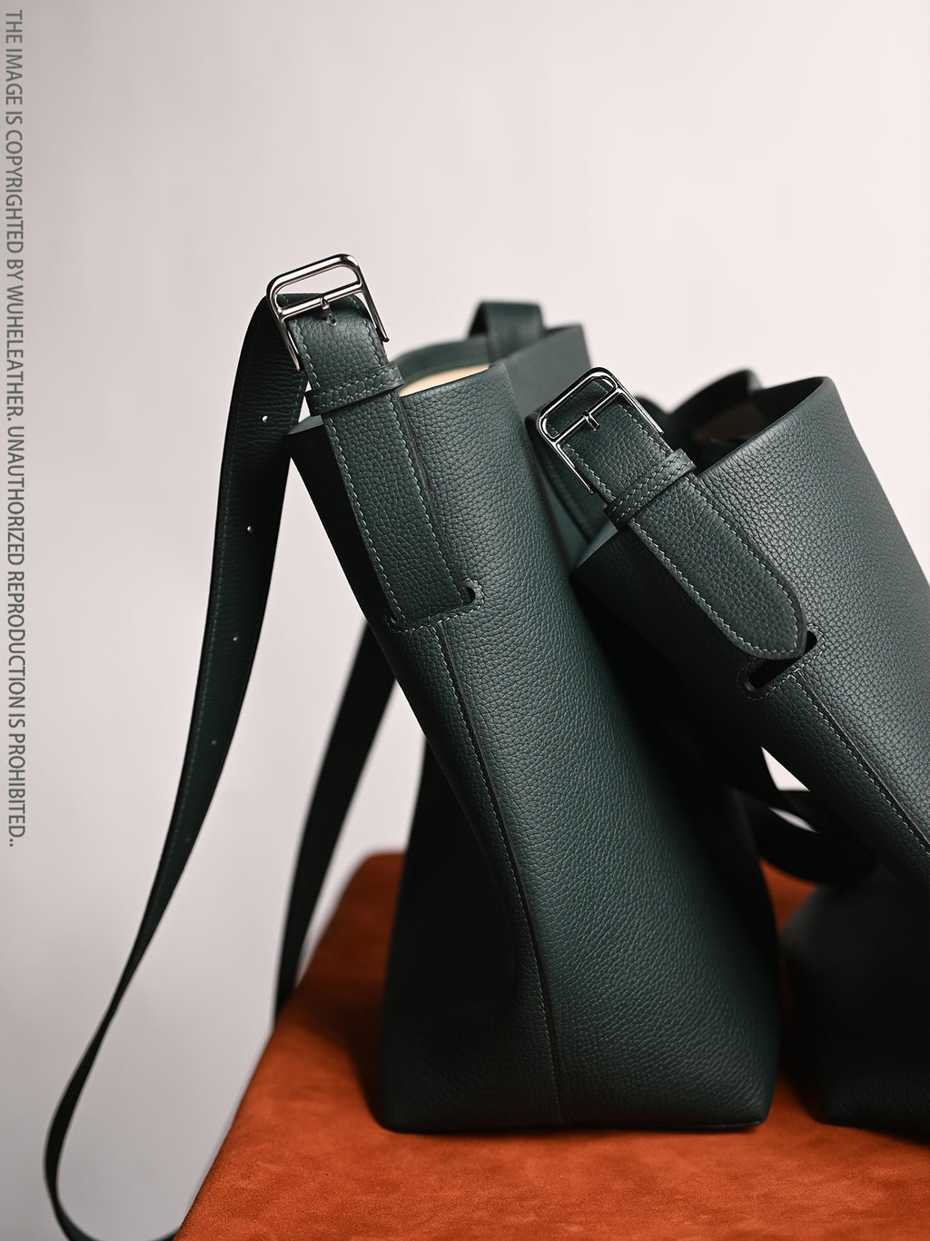 Bucket bag||Italian calfskin