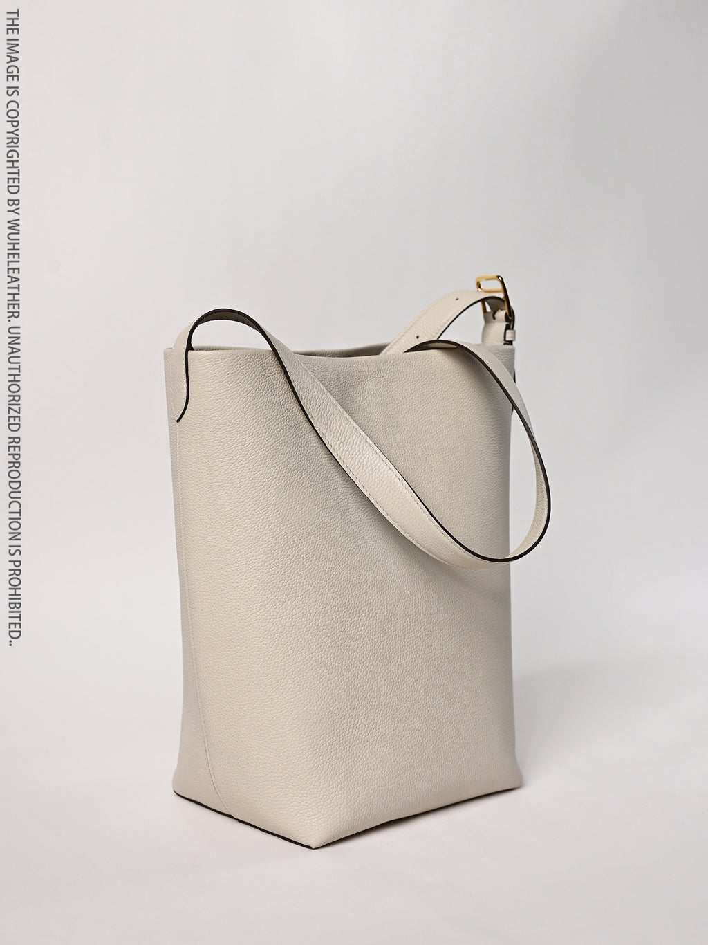 Bucket bag||Italian calfskin