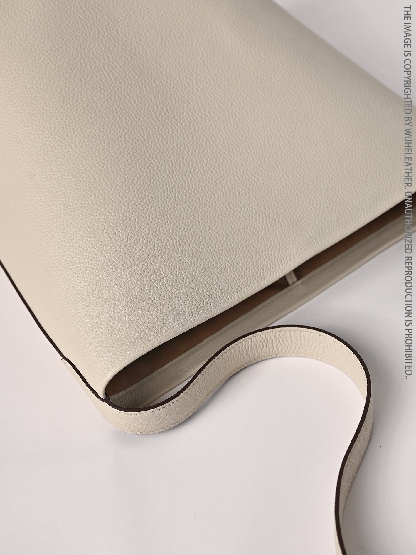 Bucket bag||Italian calfskin