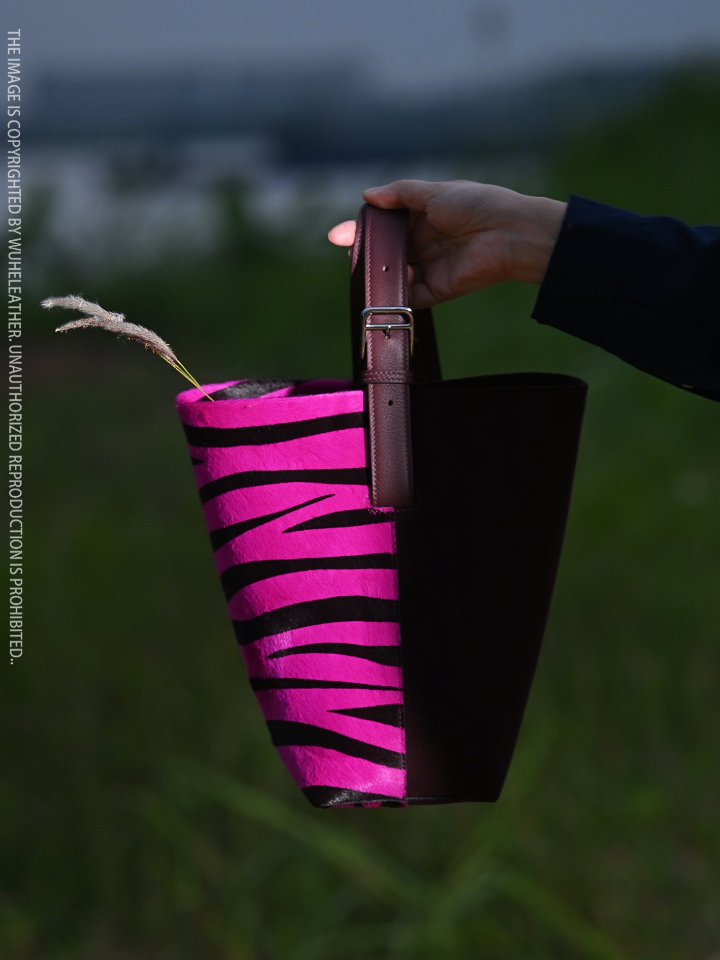 Bucket bag||Autumn/Winter Limited Edition Suede Calfskin