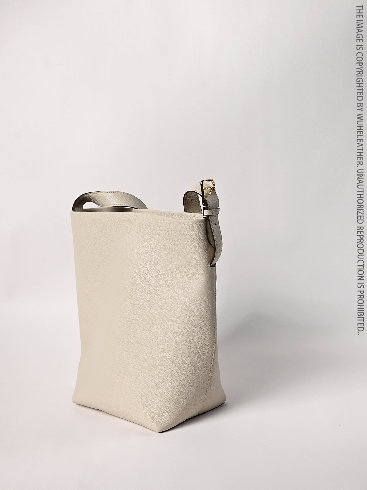 Bucket bag||Italian calfskin