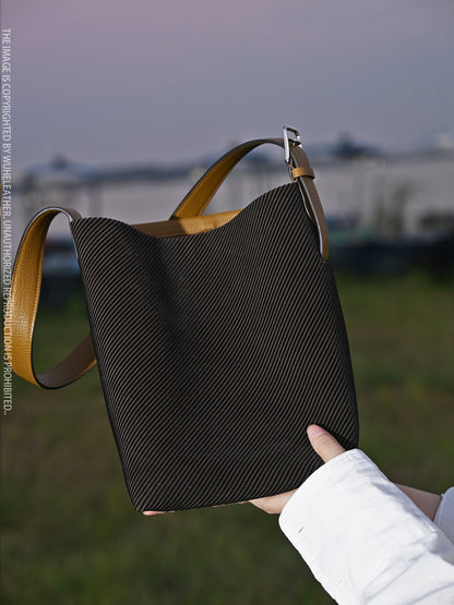 Bucket bag||Autumn/Winter Limited Edition Suede Calfskin