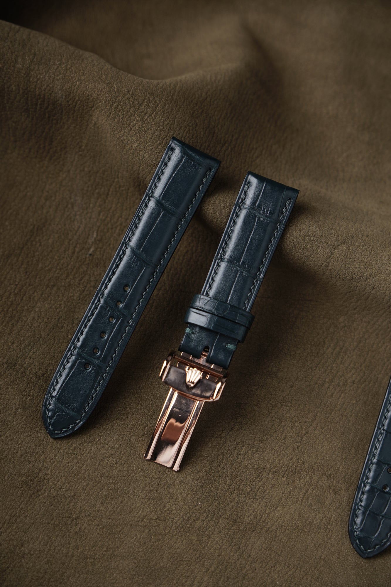 Alligator leather watch strap in green