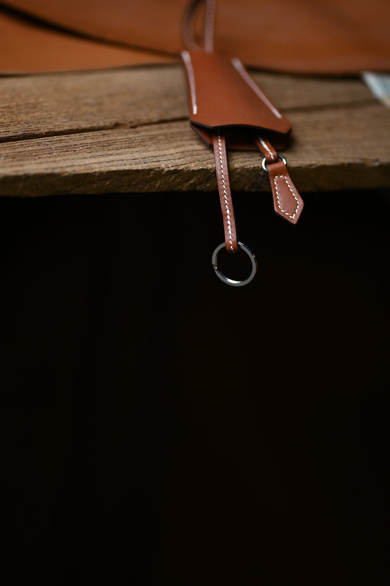 Key wrap with saddle