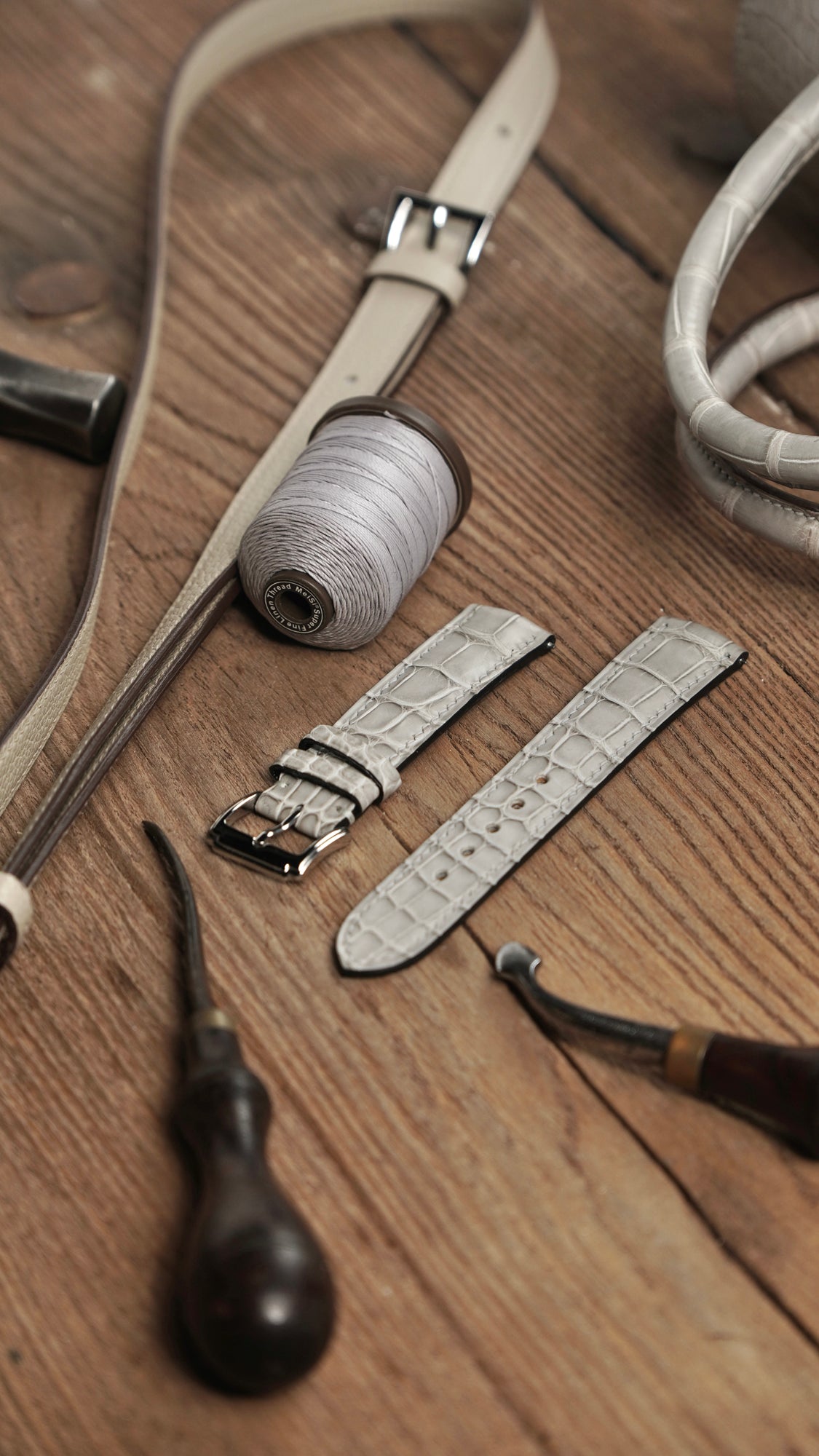 Alligator leather watch strap in silver gray
