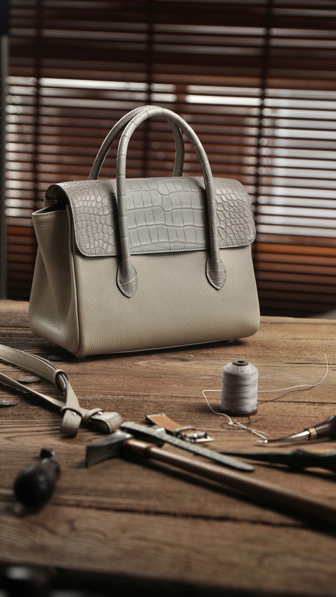 Handbag with silver gray crocodile
