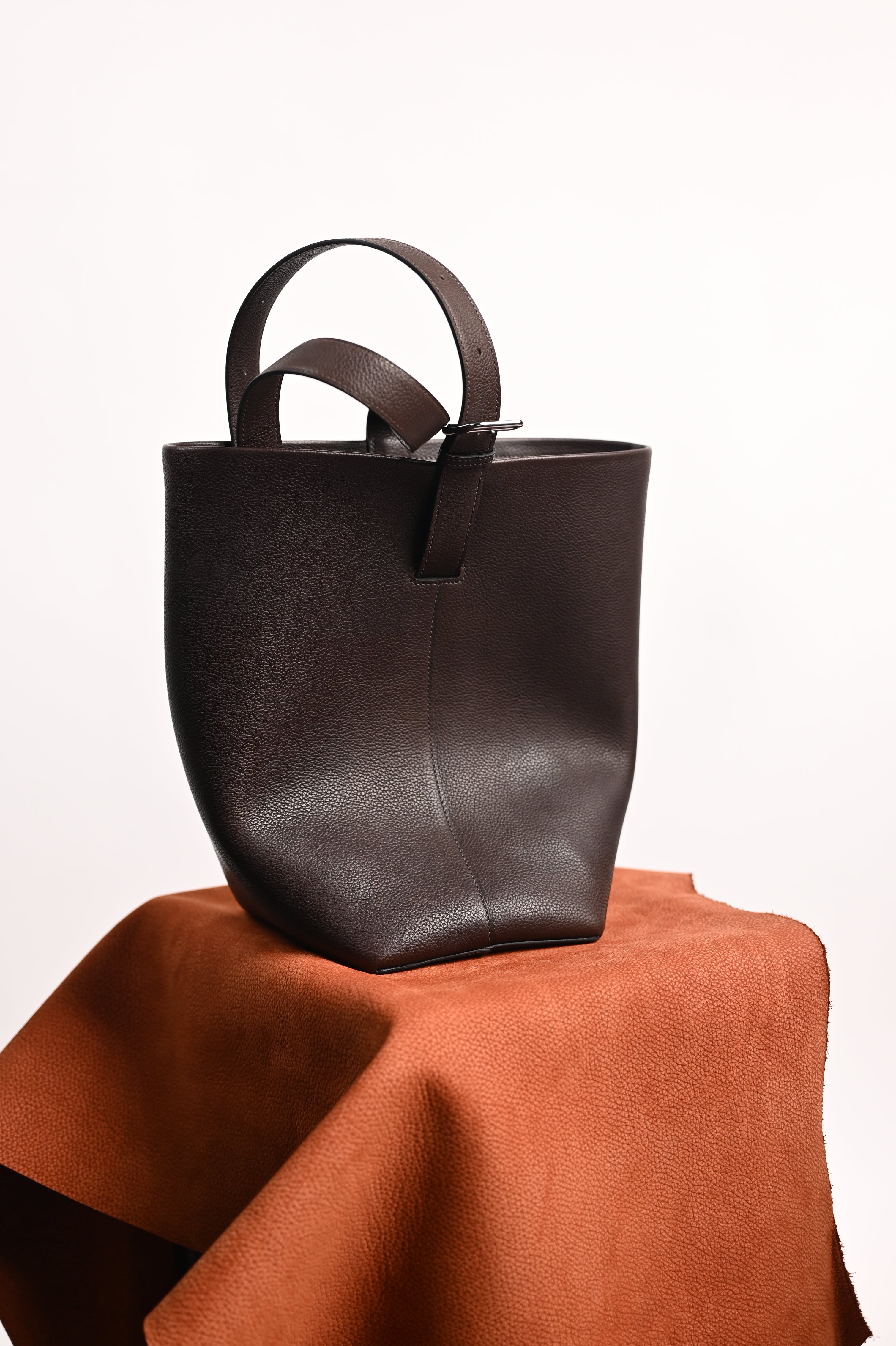 Bucket bag（Barenia Faubourg leather ）