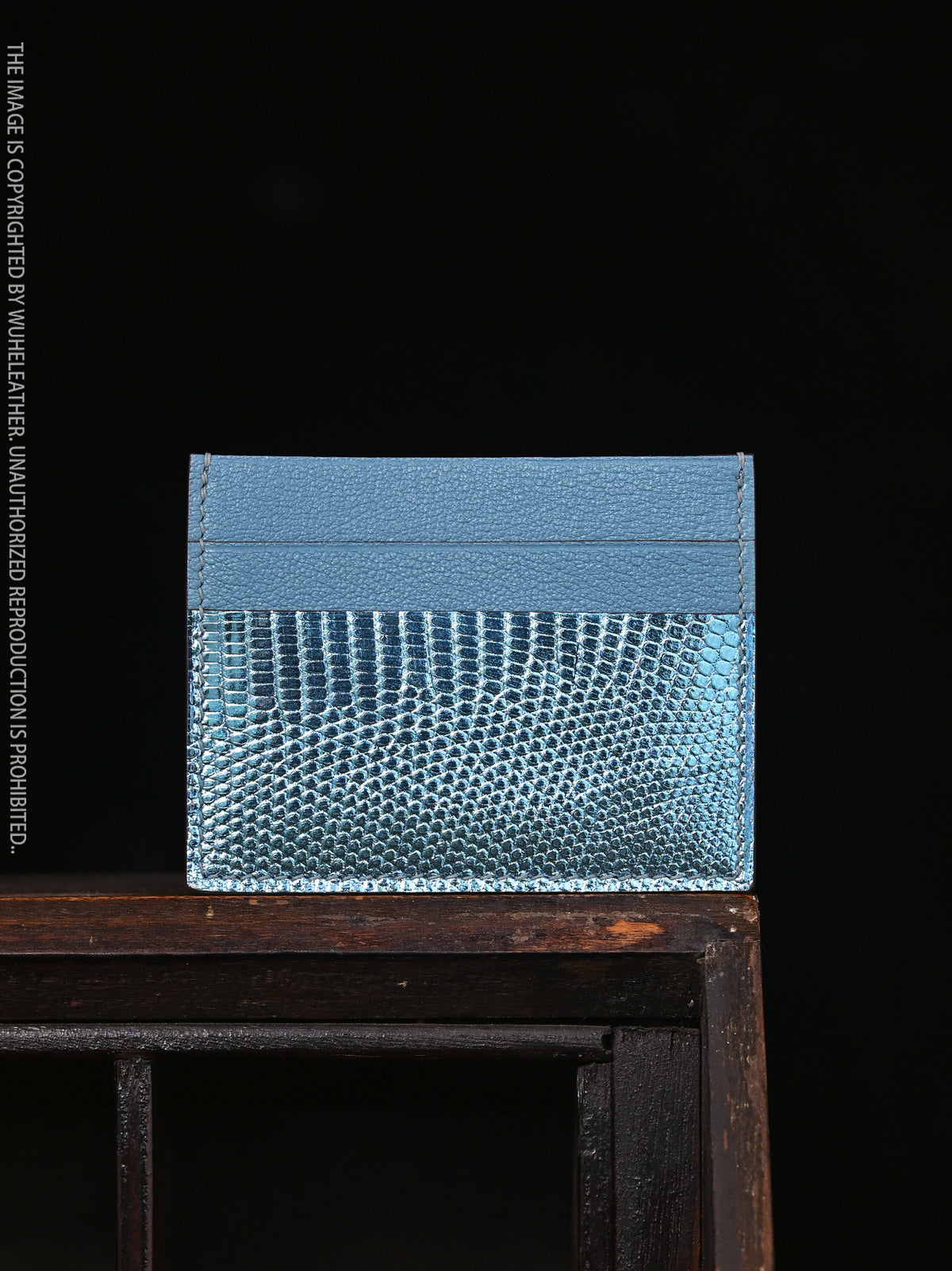 One-piece card holder